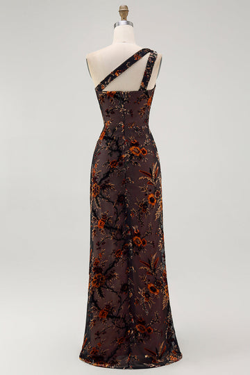 En axel svart blommig fodral brudtärna klänning